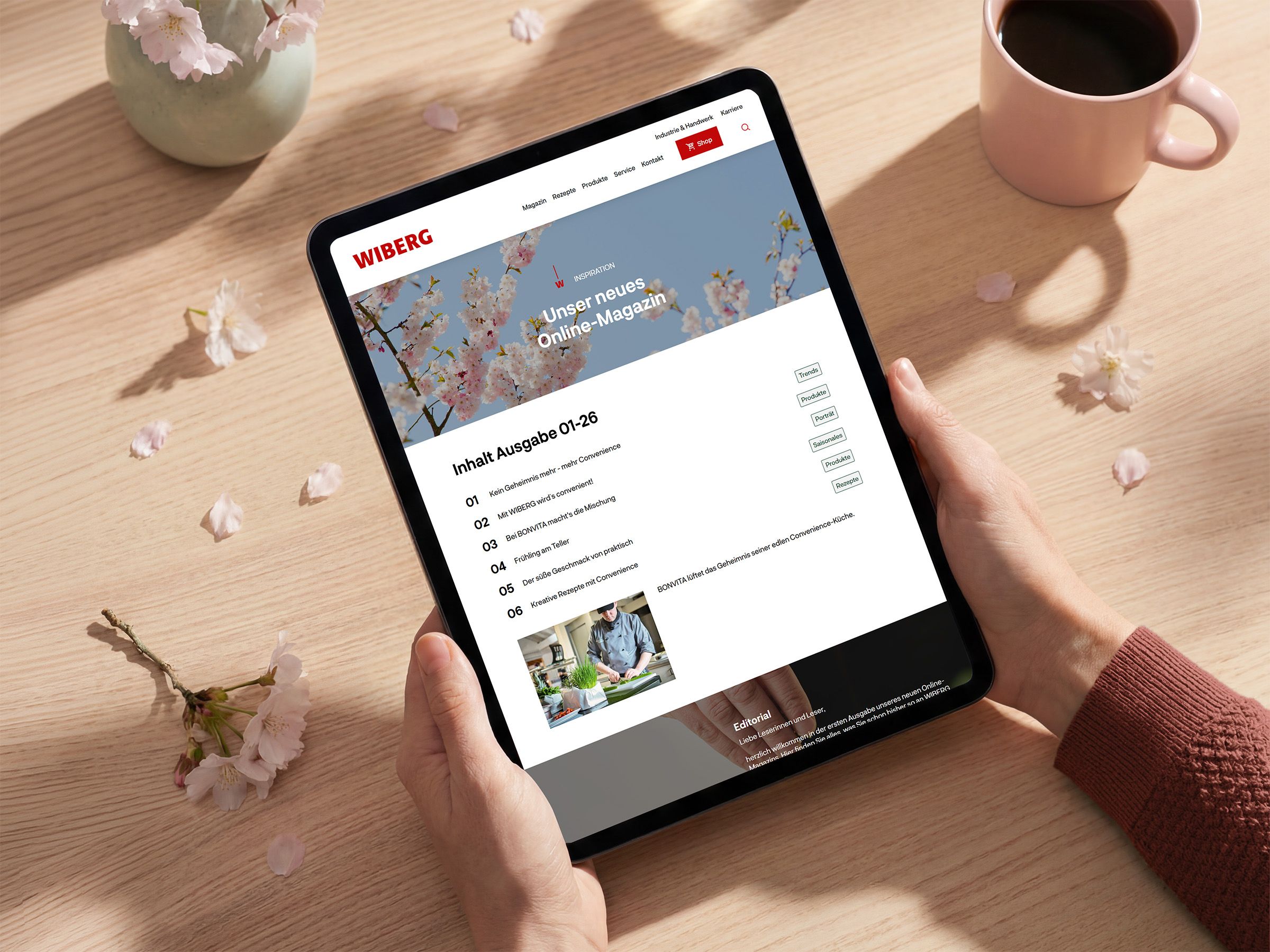 Tablet zeigt die erste Ausgabe des WIBERG Online‑Magazins mit Inhaltsübersicht.